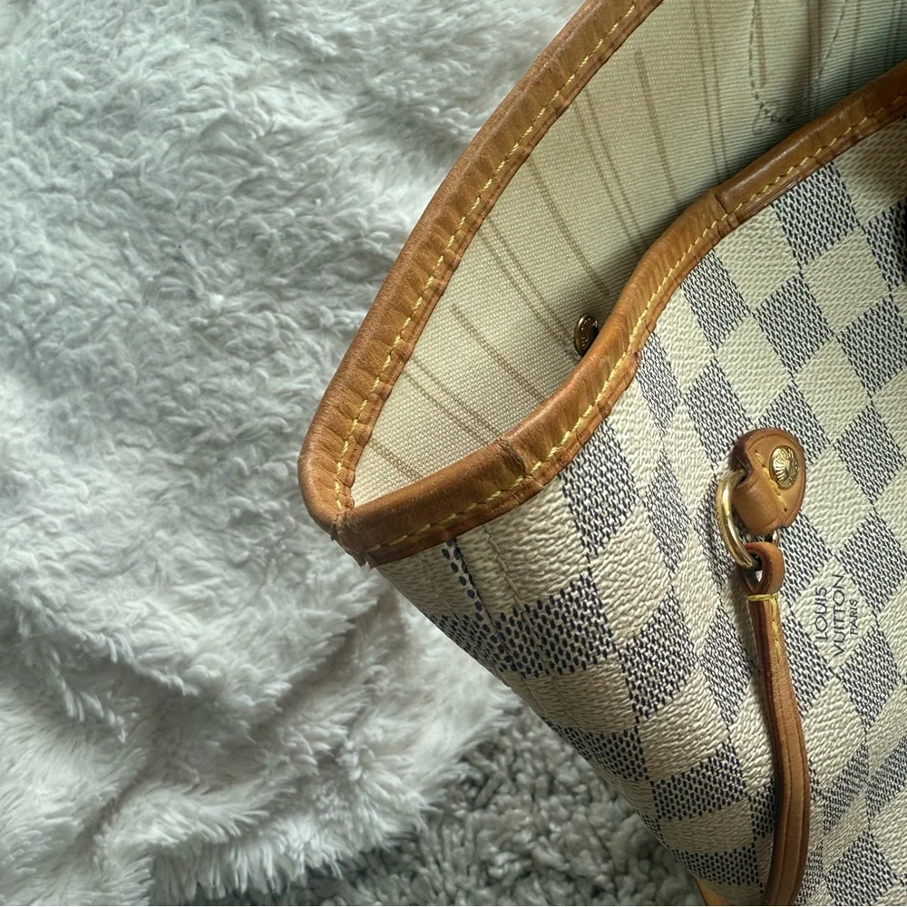 Louis Vuitton Beige Checkered Shoulder Bag with Scarf - Picture 16 of 16